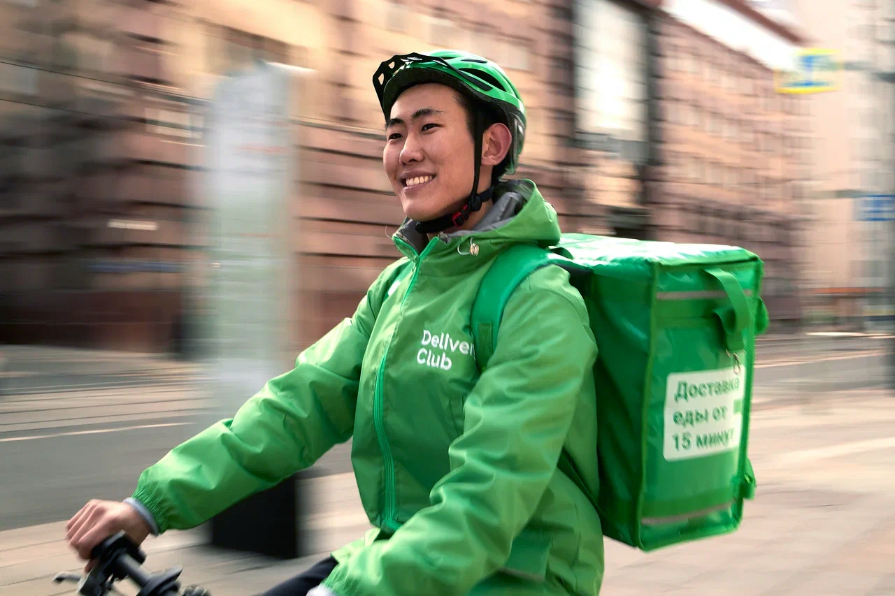 Delivery Club расскажет велокурьерам, как безопасно ездить зимой